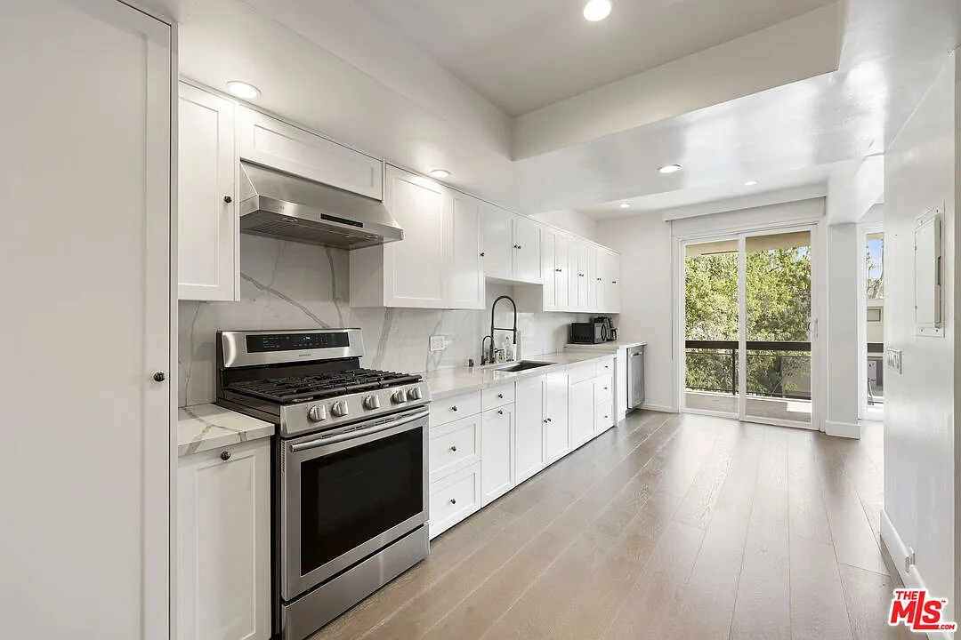 Building Photo - 723 Westmount Dr #206