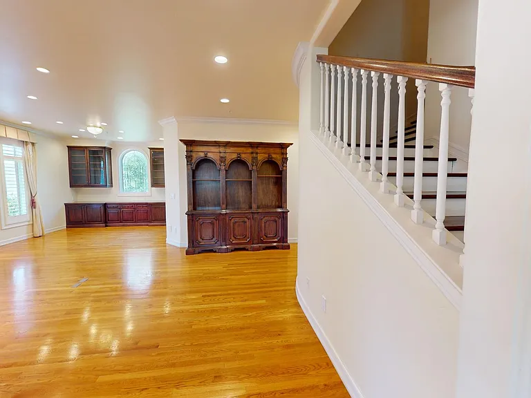1029 Park Pl — Photo 3