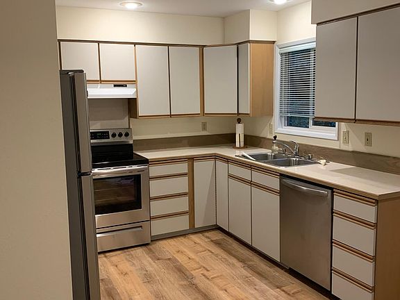 4th image of 830 Fairview Ave