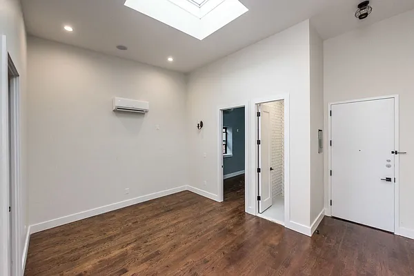 Rented by Compass | media 69