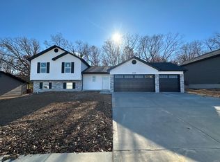 1142 Marathon Dr, Foristell, MO 63348