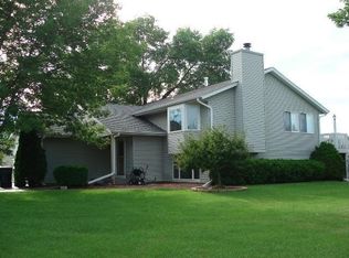 730 E Oakwood Rd, Oak Creek, WI 53154
