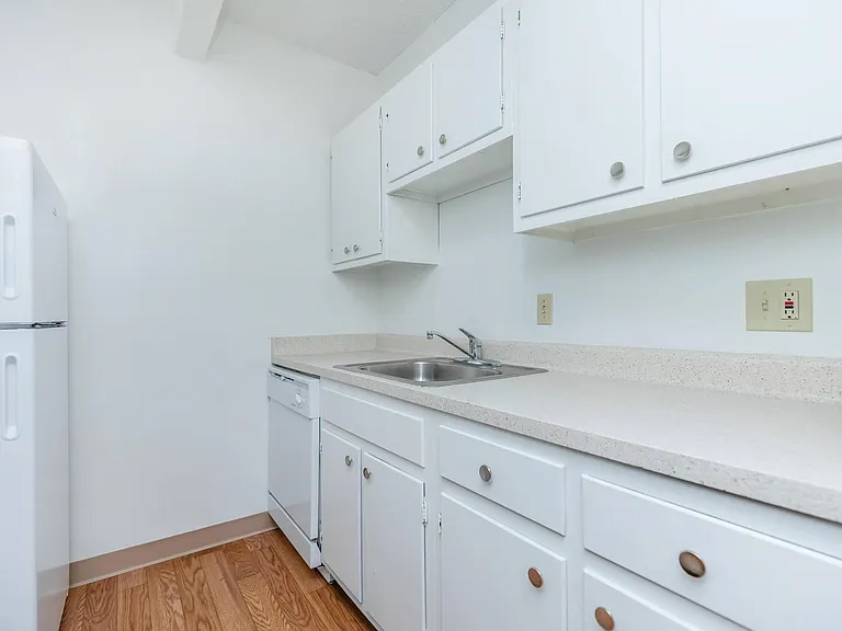 Villa Apartments — Photo 25
