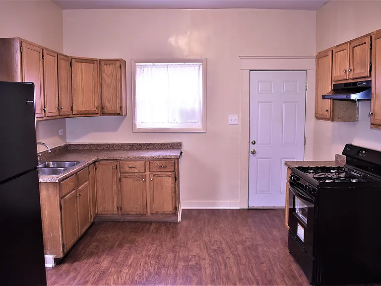 4835 W Congress Pkwy — Photo 9