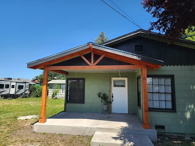 Elk St — Photo 2