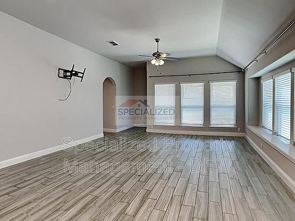 3rd image of 3816 Noblewood Dr