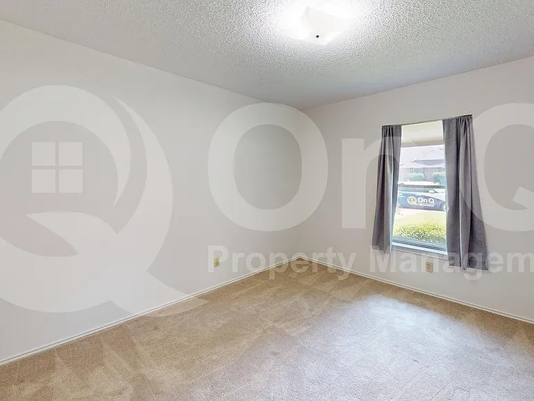 1114 Valerie Dr — Photo 13