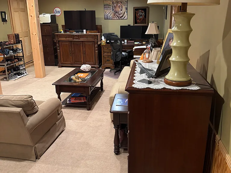 2nd master bedroom living space downstairs