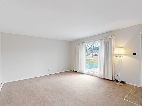 3rd image of 625 W Merle Ave