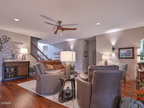 5th image of 584 Autumnwoods Blvd