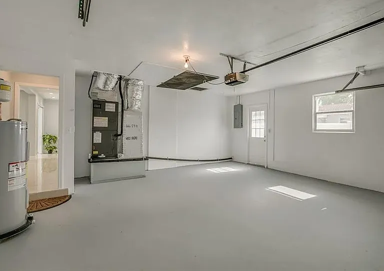 2558 Rosery Rd E — Photo 22