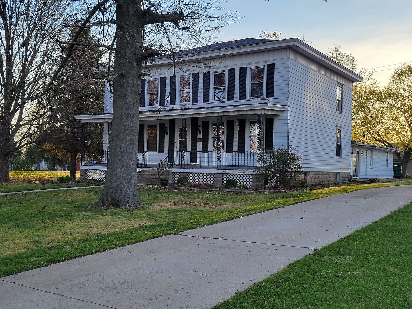 635 Locust St, Minonk, IL 61760 Zillow