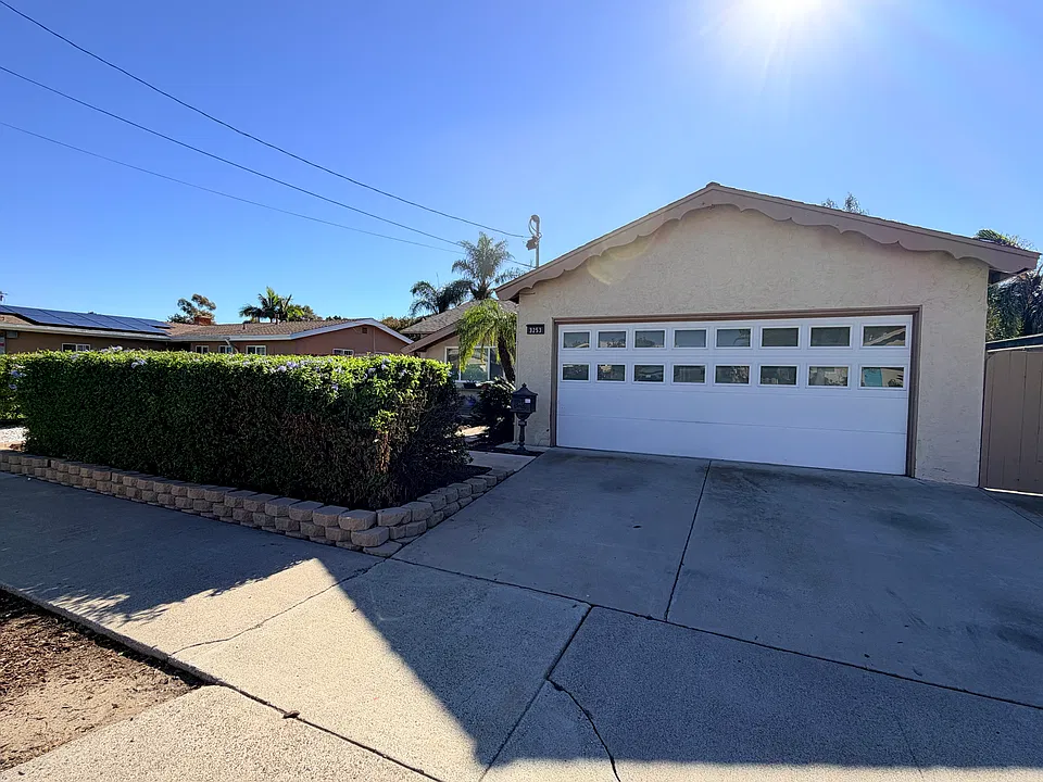3253 Carolyn Cir