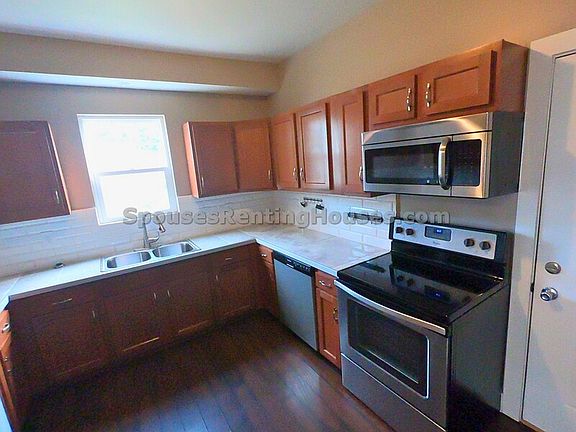 4th image of 1402-1404 Charles St