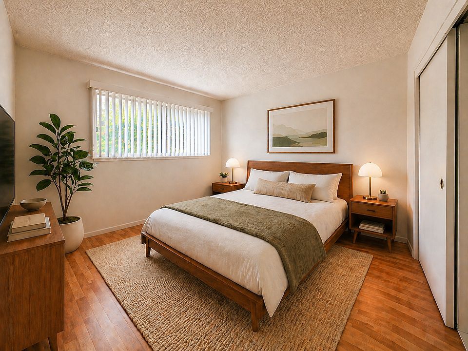 BEDROOM 2
Versatile second bedroom_perfect for guests, roommates, or a home office.