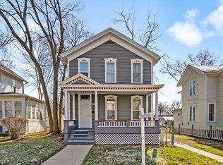 414 S 4th St, Aurora, IL 60505