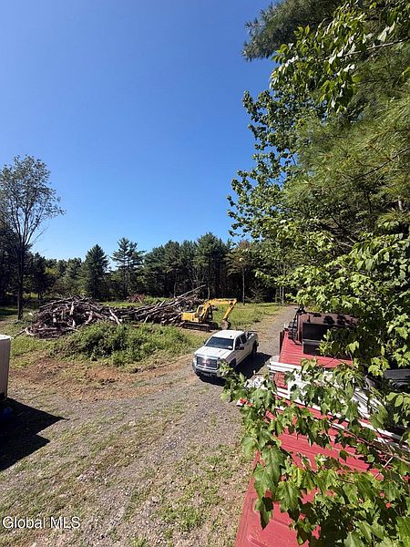 5th image of 218 Irish Hill Road