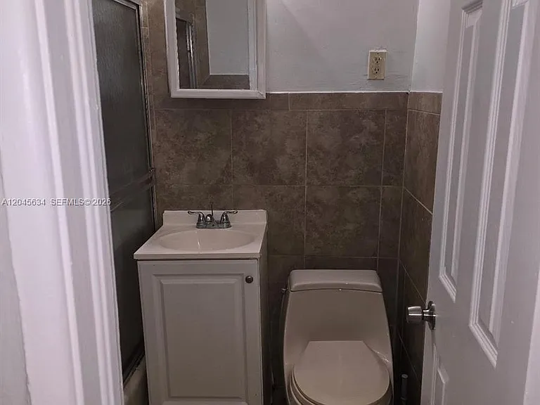 215 30th St #22 — Photo 10