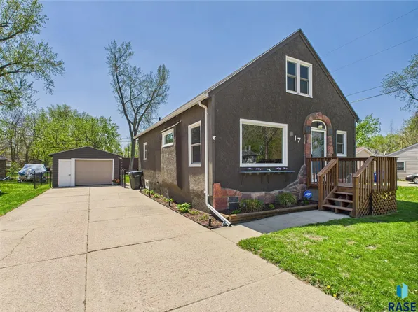 817 E Hermosa Dr, Sioux Falls, SD 57104