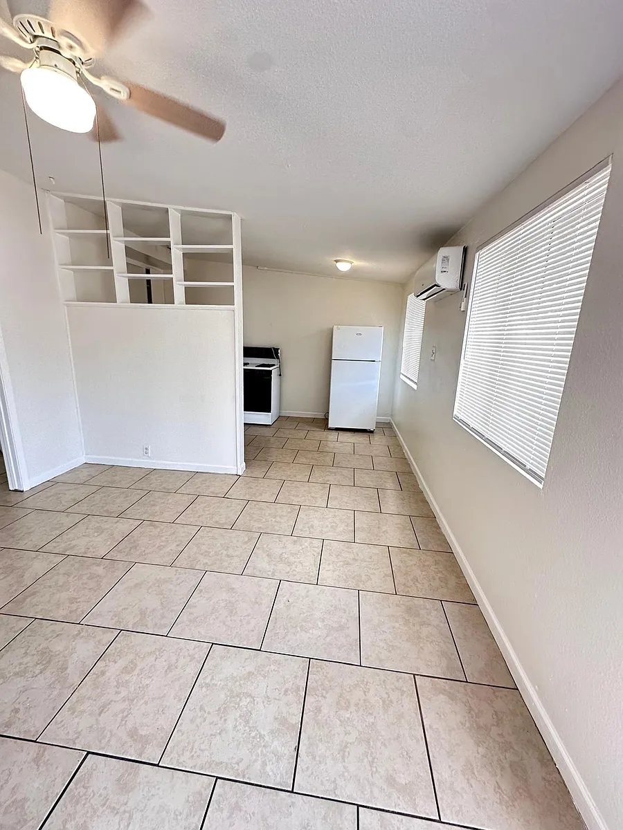 Building Photo - 6633 N 67th Ave #9