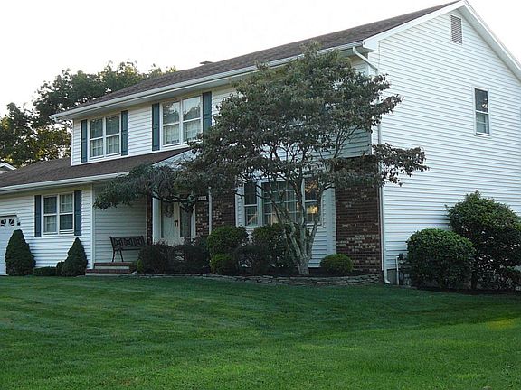 3rd image of 212 Woodberry Dr