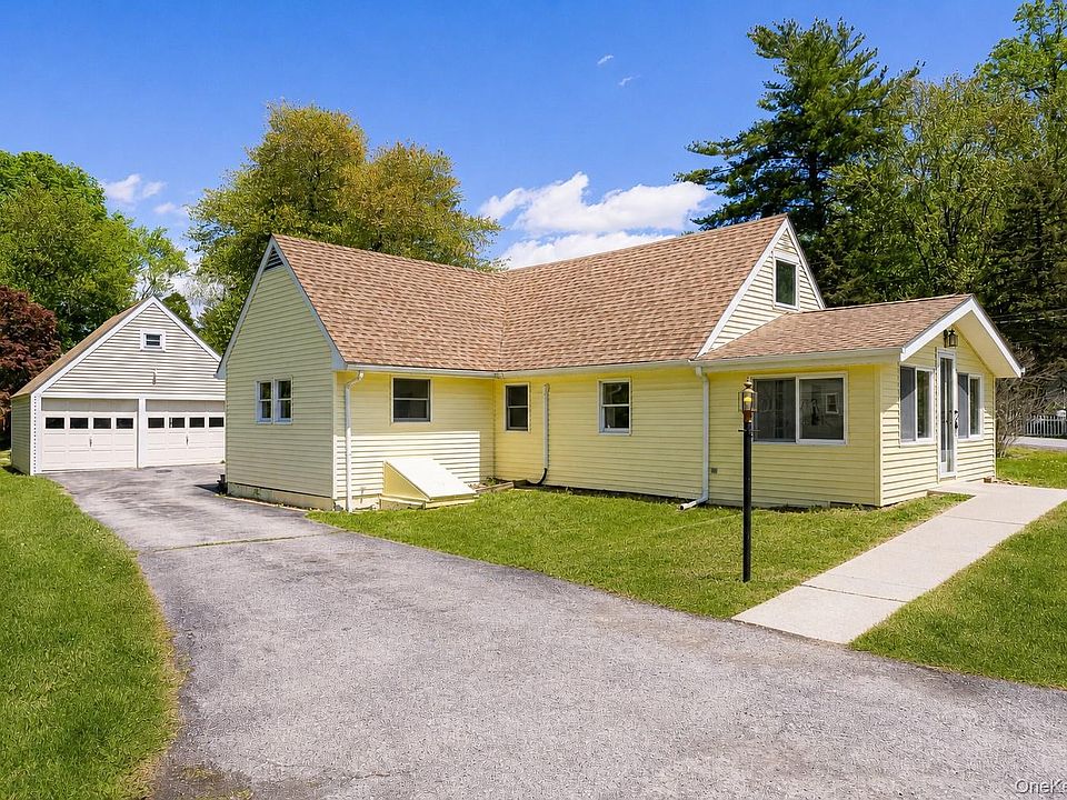 1st image of 31 Horns Park Road