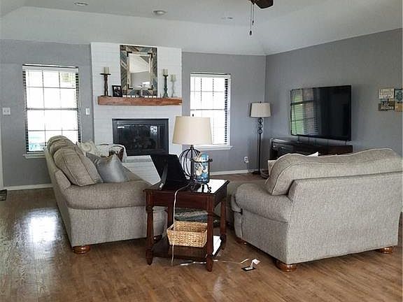 4th image of 614 Kiowa Dr W