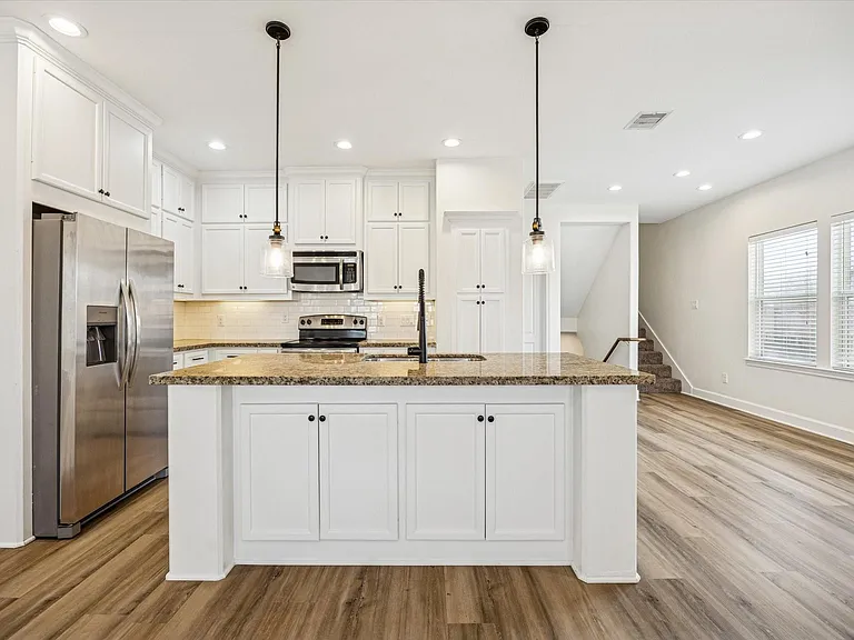 5402 Jonathan Ln — Photo 4