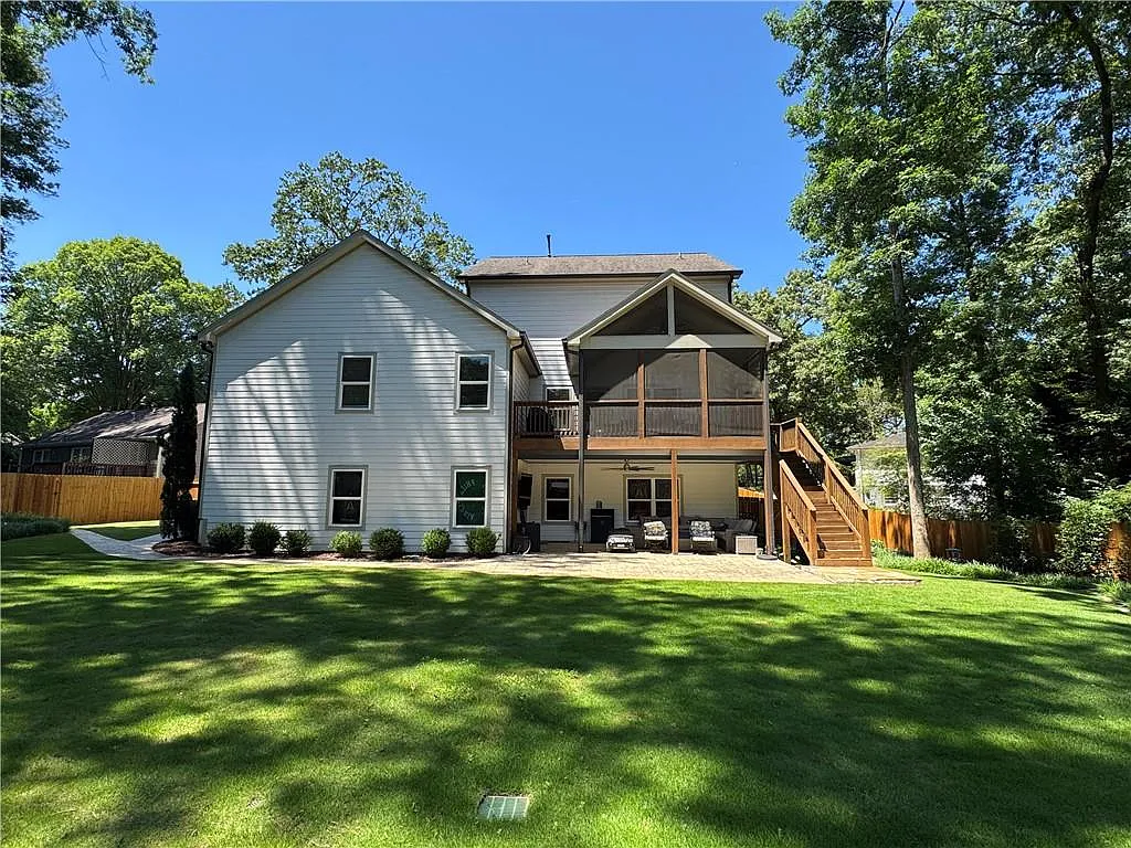 5 bed, 3.0 bath, 3300 sqft, $4,875 — Photo 2