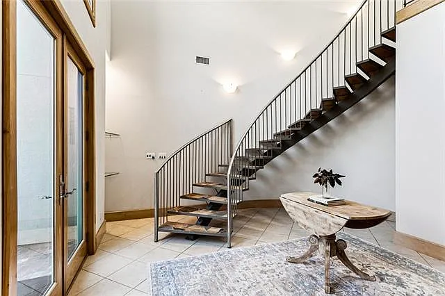 4 bed, 5.0 bath, 4020 sqft, $3,500 — Photo 2
