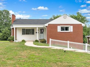 118 Manchester Dr, Irwin, PA