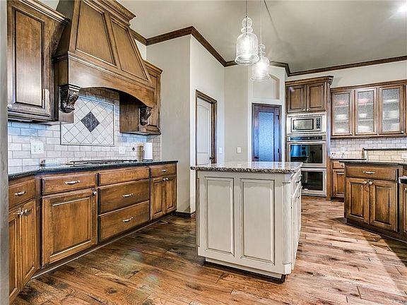 5th image of 3109 Wexford Ave