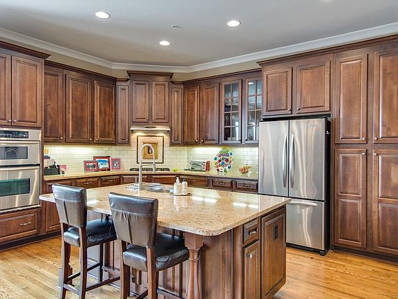 5th image of 9505 Coronet Ln