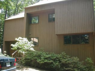 1939 Upper Lake Dr, Reston, VA 20191