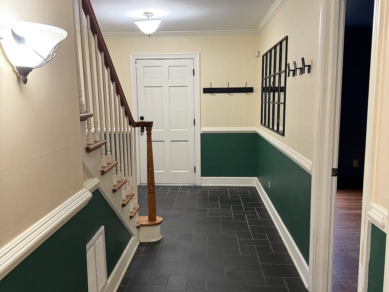 4 bed, 2600 sqft, $3,000 — Photo 2