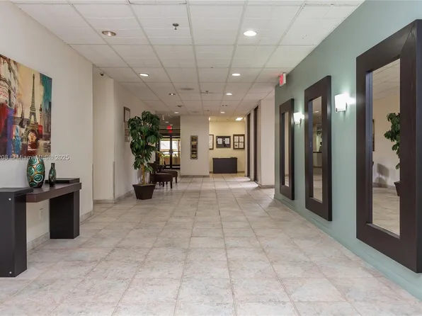900 NE 195th St APT 314, Miami, FL 33179