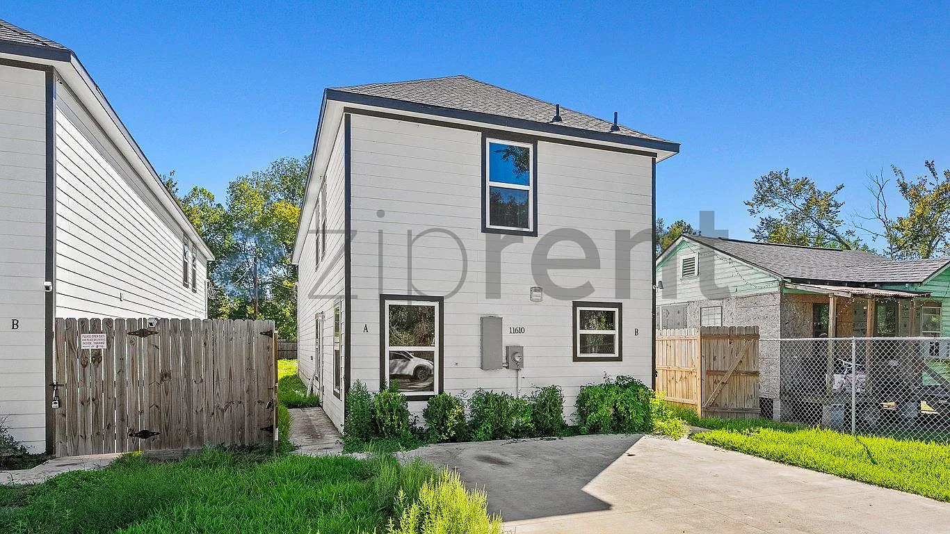 11610 Danford Ln — Photo 3
