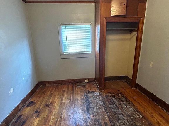 4th image of 729 N Beverly Ave