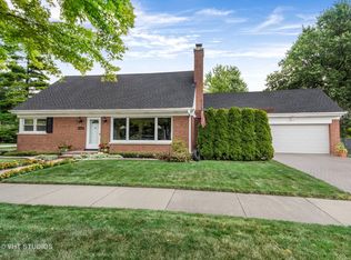 1021 N Patton Ave, Arlington Heights, IL 60004