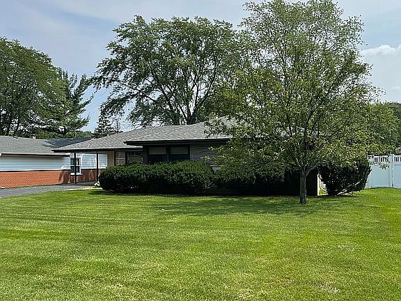 2nd image of 6827 W Park Lane Dr