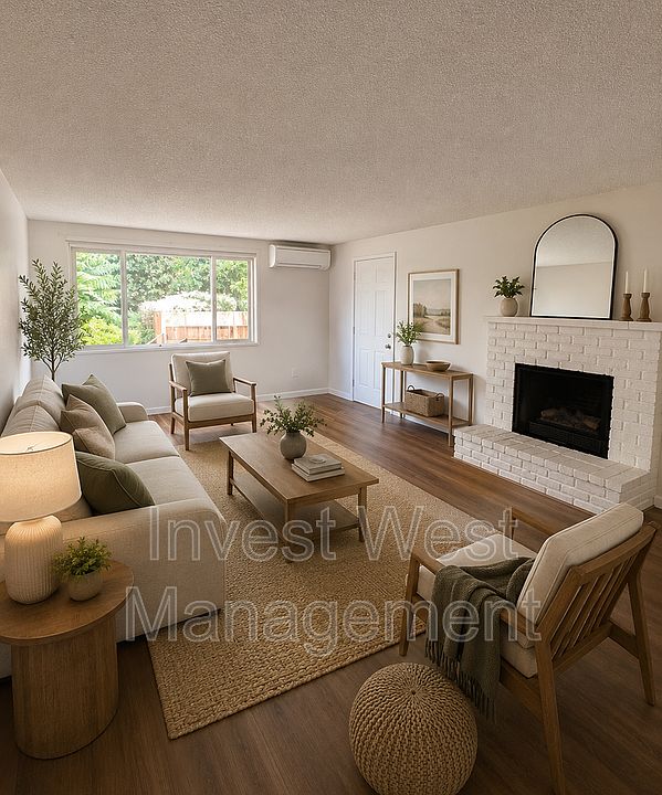 1st image of 2918B Harney St