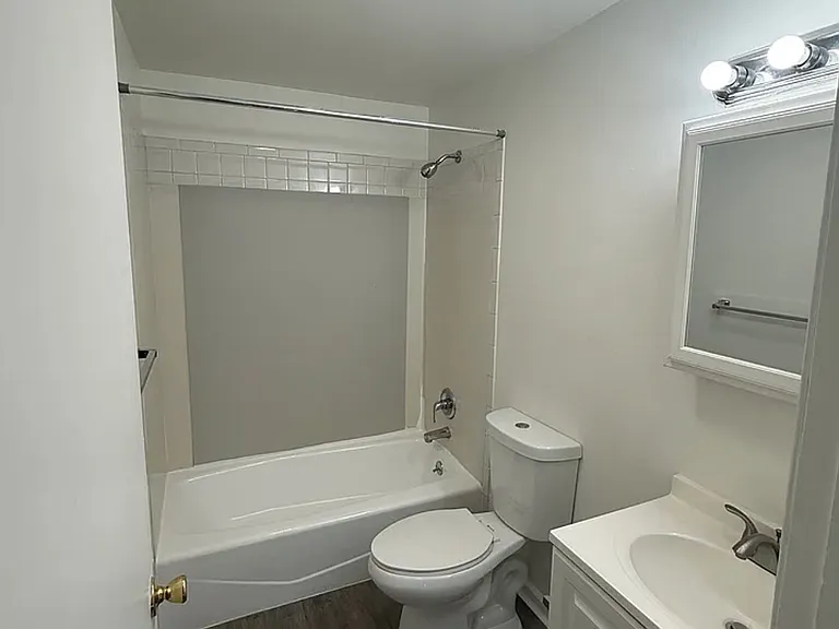 832 Atlantic St #1 — Photo 2