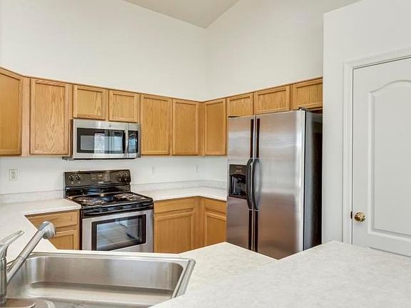 3rd image of 7627 W Foothill Dr