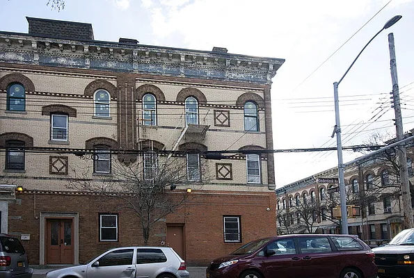 Rented by Brooklyn Group | media 24