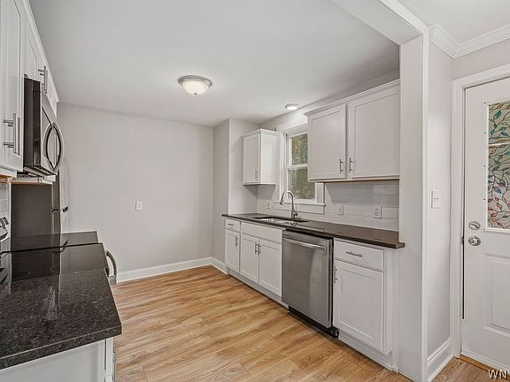 4th image of 274 Utica St