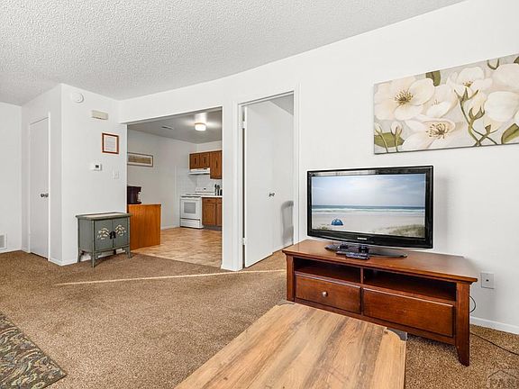 3rd image of 2044 Vinewood Ln