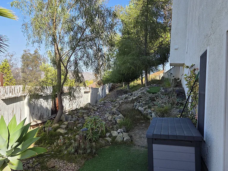 Cherokee Ln — Photo 10
