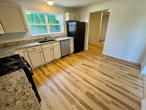 1094 NE Conifer Blvd #1 Photo 1