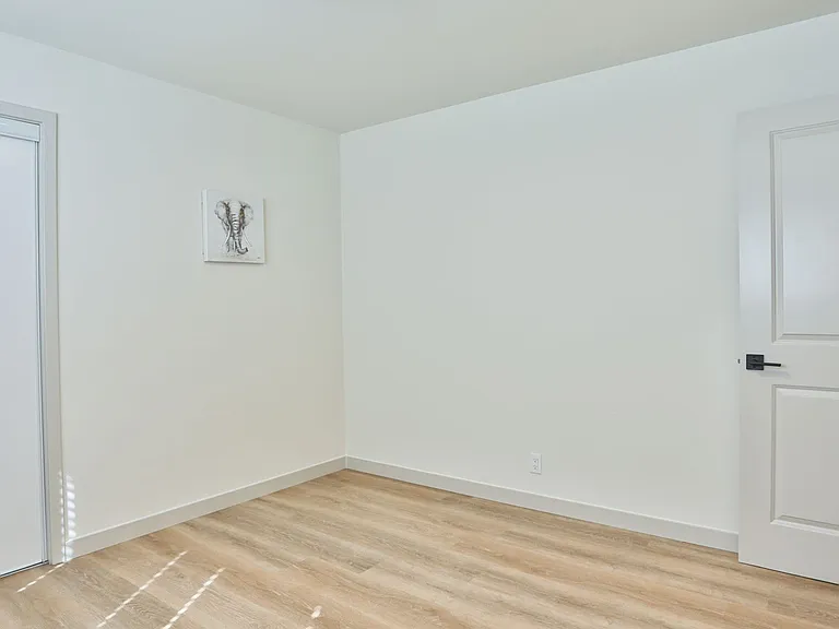 Maude Ave 7 LLC — Photo 14