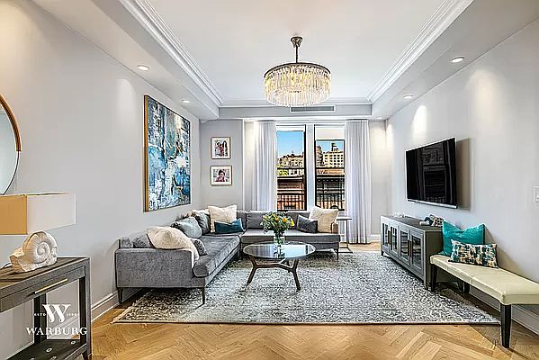 1st image of 136 W 75th St Penthouse A